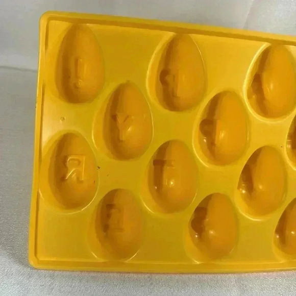 JELLO Jiggler Mold for Easter Eggs- spells out Happy Easter - Picture 3 of 5